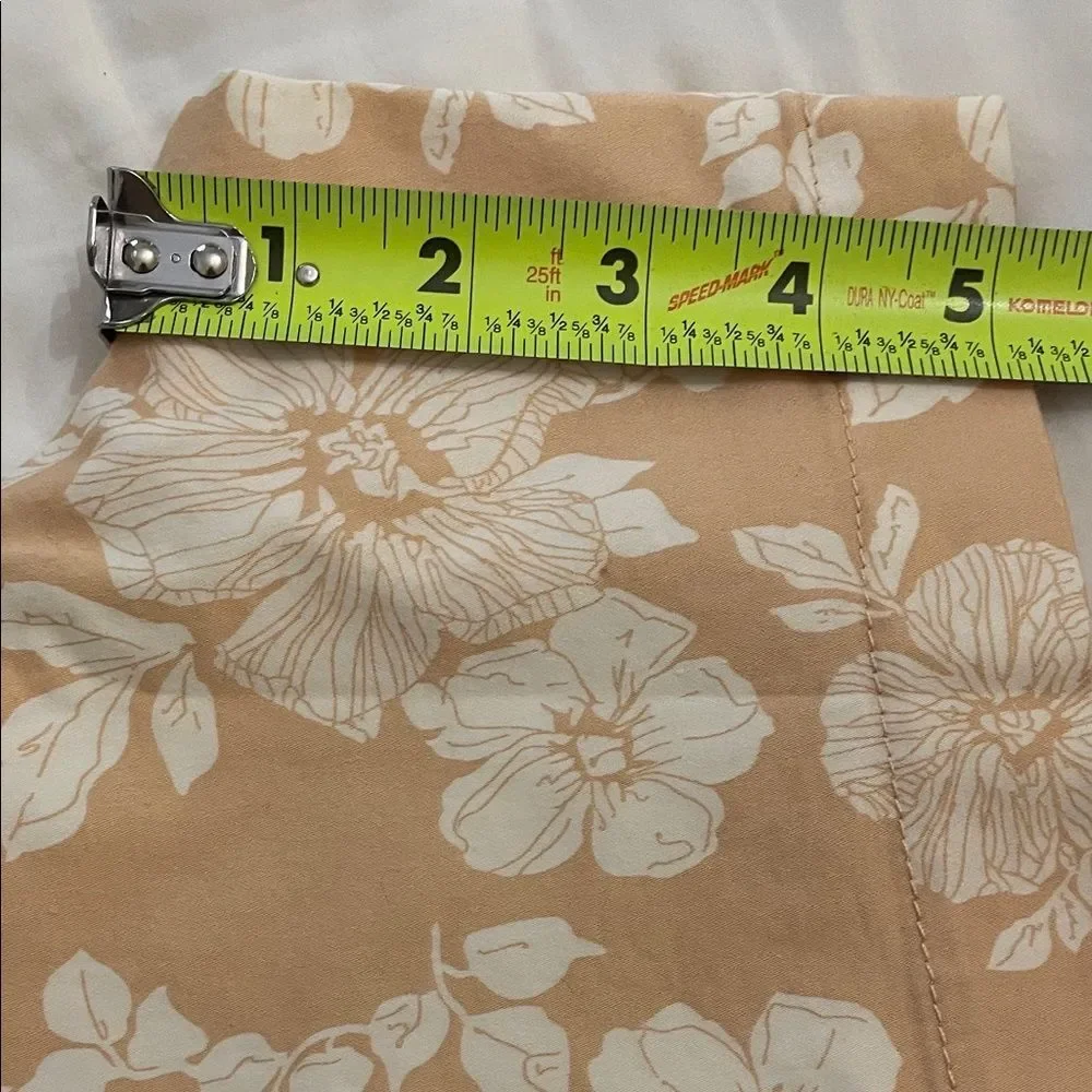 Jachs Girlfriend Tan Floral Stretch Chino Shorts Womens Medium NWT